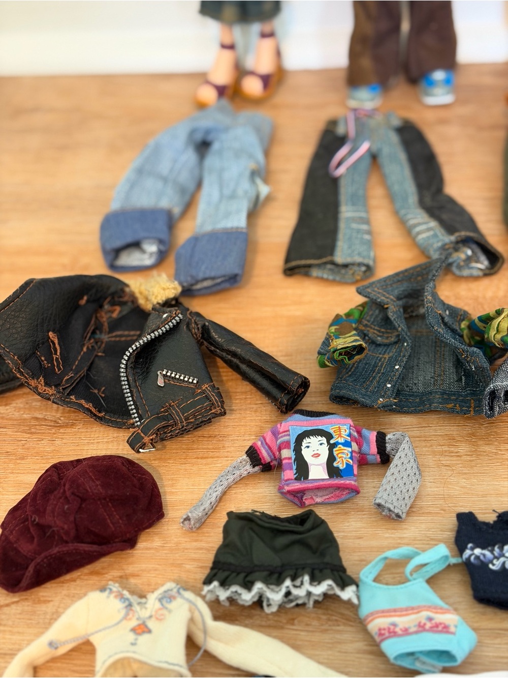 Vintage Bratz Doll Lot with Clothing & Accessories - Picture 3 of 8